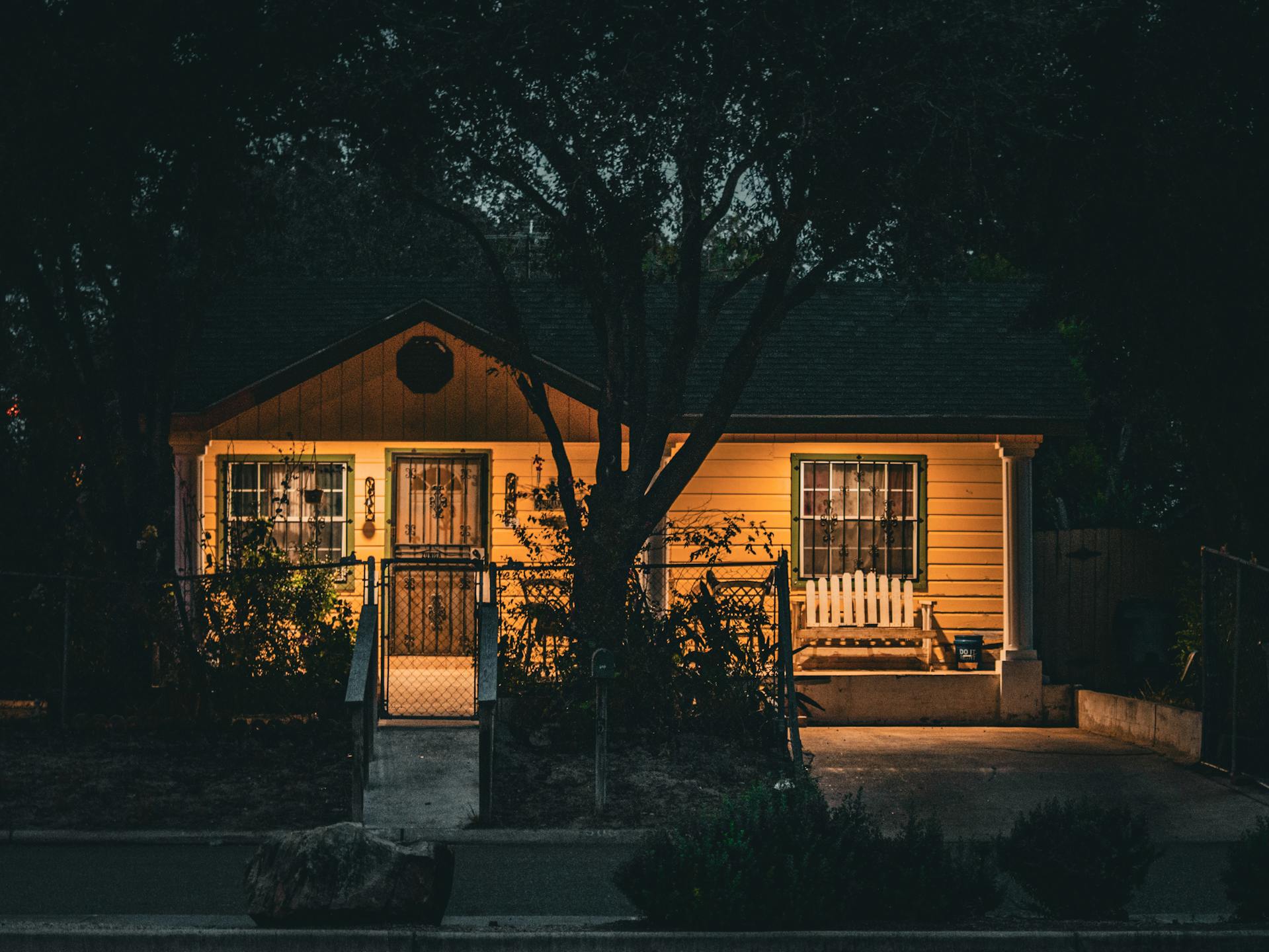 Desert Nights in Moab: Choosing Tiny Homes Over Hotels