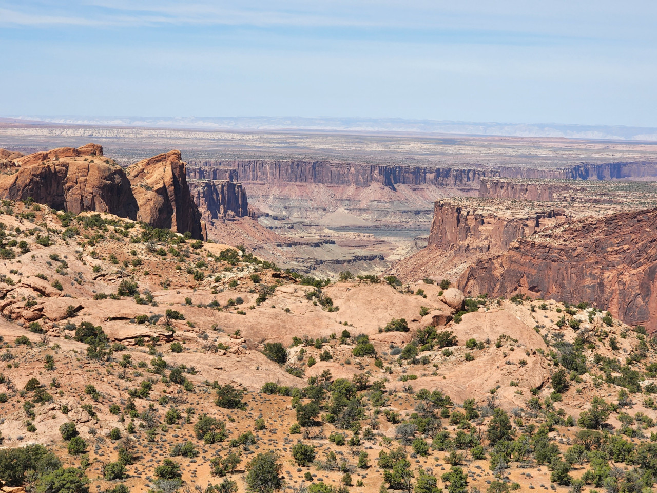 Hotels vs. Vacation Rentals in Moab: Neighborhood Guide to Desert Views